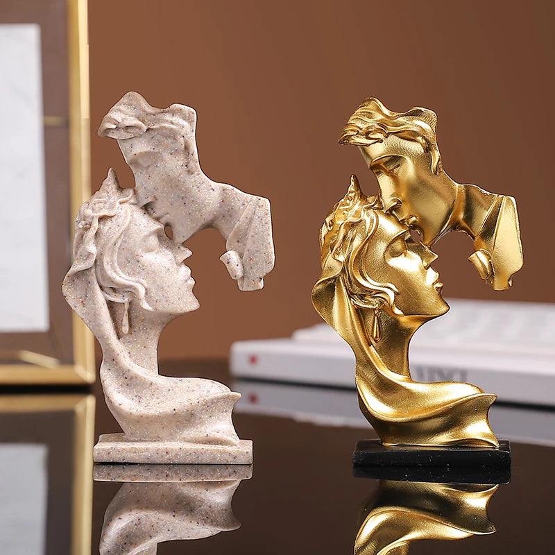 Small Resin Lovers Crafts Sculpture Statue Kiss Couple Ornaments Home Wine Cabinet Desk Decoration Car Interior Decor
